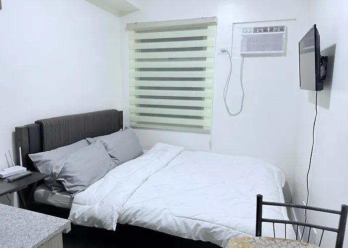 Urban Deca Towers Cubao ホテル *